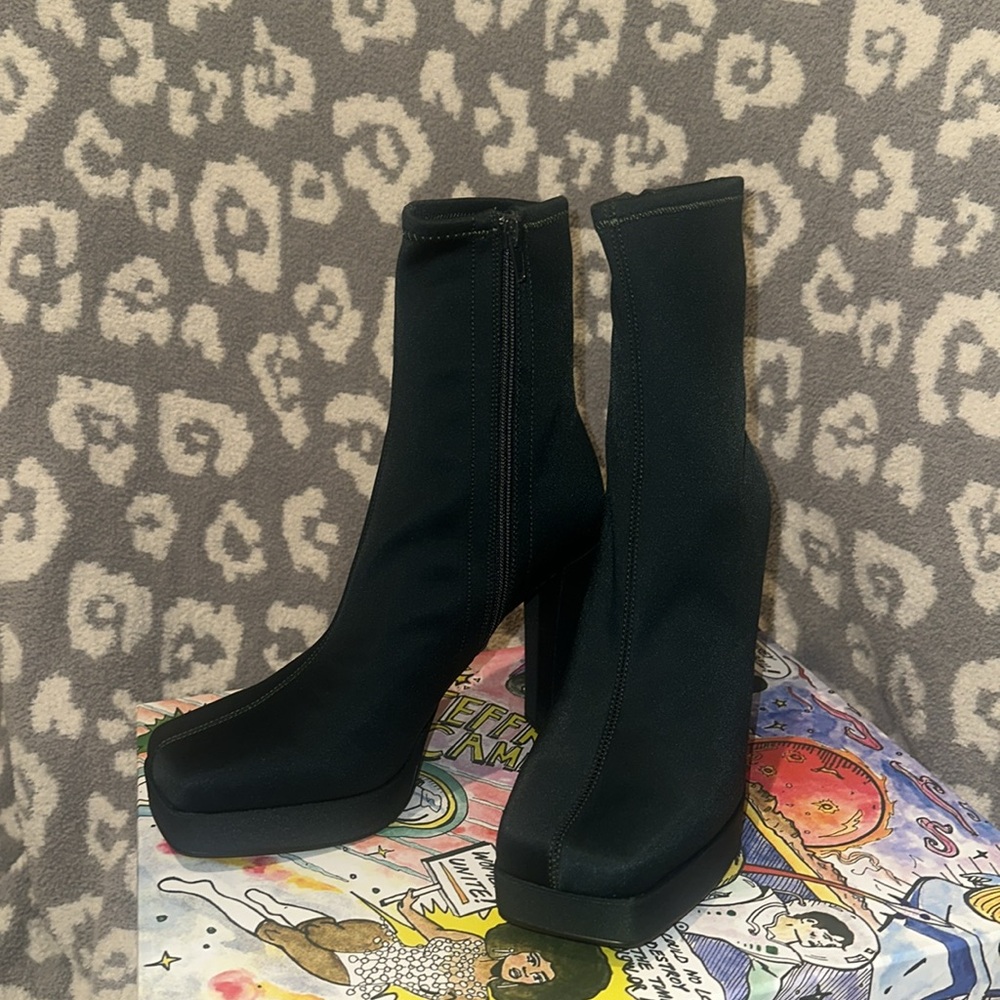 Jeffrey Campbell Arcadia Forest Green Neoprene Booties New 🆕 & Never Worn 😍